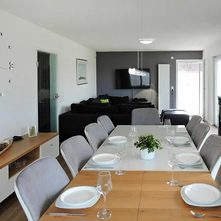 Gemuetliche Ferienhaus Fuer 8 Personen In